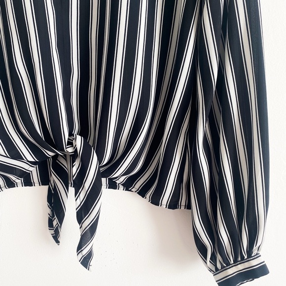 Express Women’s Striped Blouse, Size XS, Black & White - Picture 4 of 13